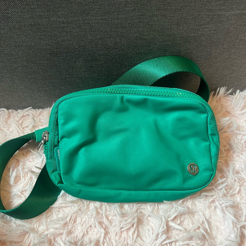 Lululemon Kelly Green Belt Bag